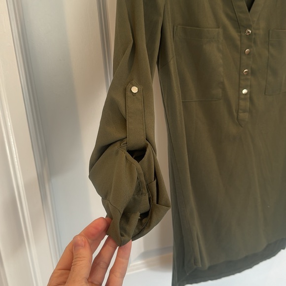 Le Chateau blouse. Size XS - Picture 3 of 6